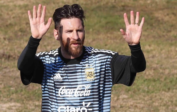 Niños le ruegan a Messi no jugar frente a Israel