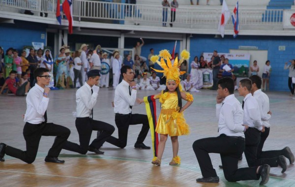 En Feria Hispana exaltan la cultura y el idioma español