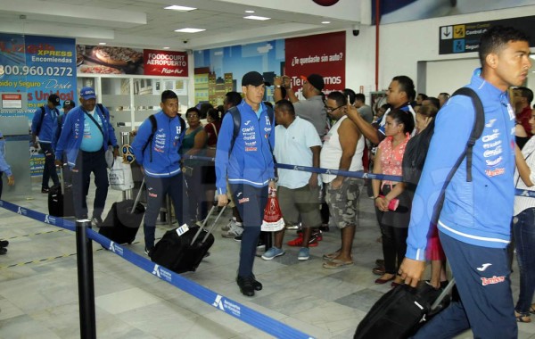 Selección de Honduras regresa al país tras quedar fuera del Mundial de Rusia 2018