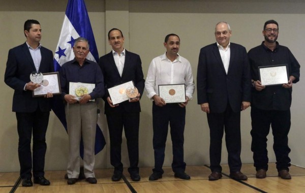 Cafetaleros hondureños destacan en concurso mundial en París