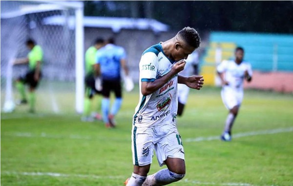 Jeancarlo Vargas celebrando su primer gol contra el Real de Minas. Foto Facebook Platense F.C.
