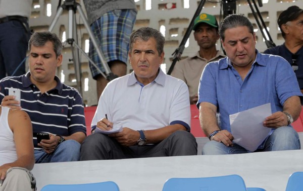 Jorge Luis Pinto no descarta jugar en La Ceiba