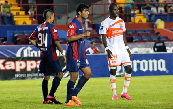 Rubilio y Leverón debutan con derrota en el Correcaminos