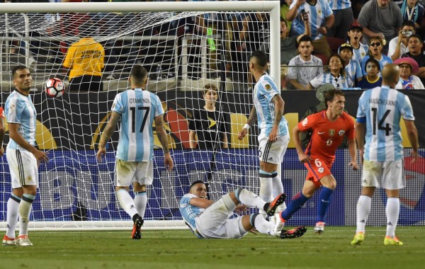 Argentina se cobra venganza de Chile sin Messi