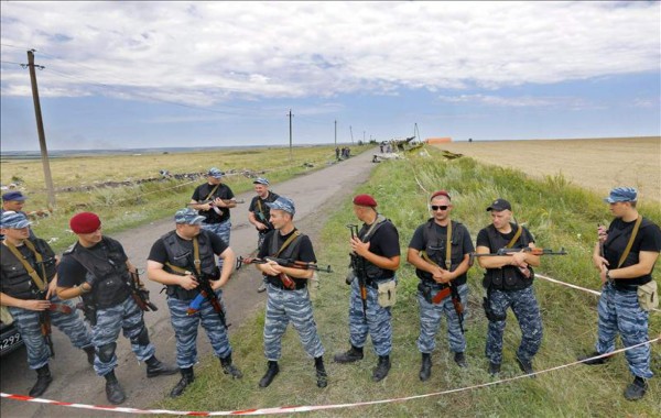 Casi 200 cadáveres del avión malasio aguardan en un tren su identificación