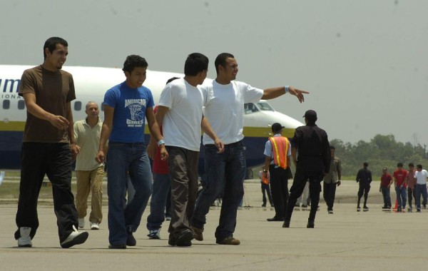 Crearán consejo que atienda a desplazados