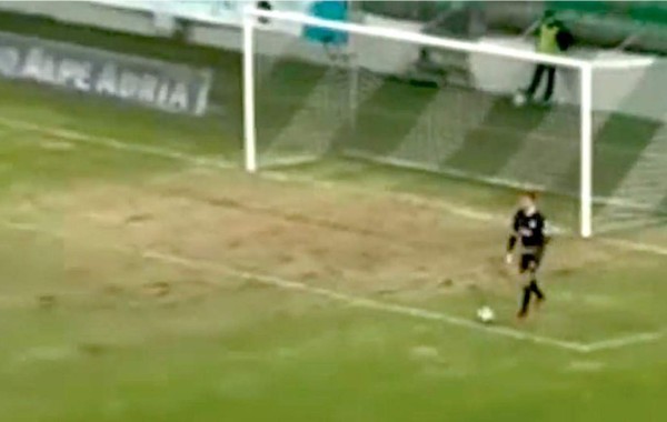 Error de arquero se vuelve viral en las redes