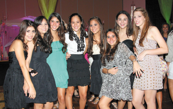 La fiesta de ensueño de dos quinceañeras