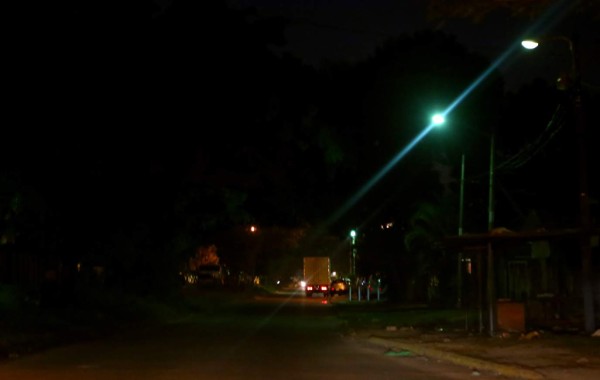 En tinieblas está el barrio Las Flores de San Pedro Sula