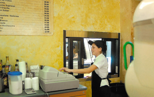 Autoservicio: Desde baleadas hasta pastillas
