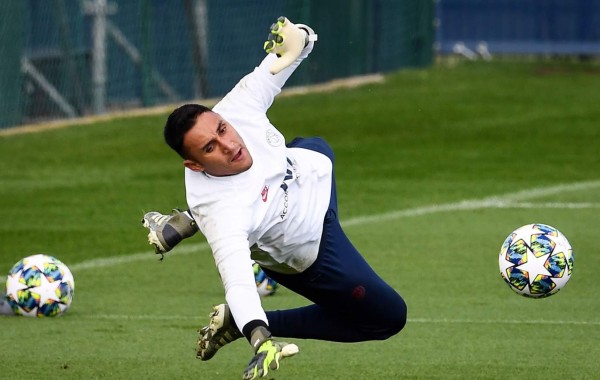 Keylor Navas se lesiona en calentamiento del PSG y es duda Costa Rica