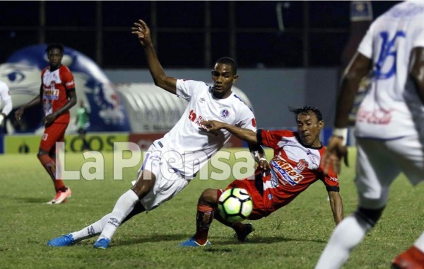 Olimpia empata con Vida y cede terreno en el liderato