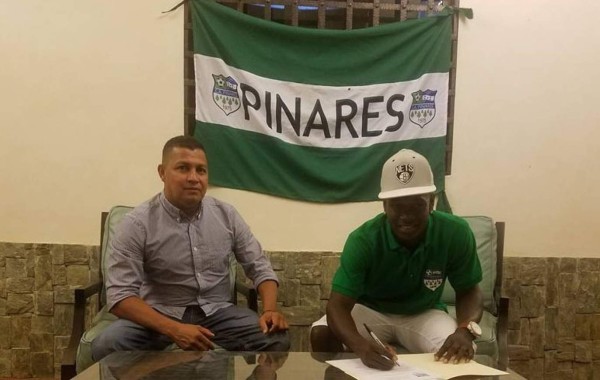 Tras haber laborado en maquila, futbolista hondureño regresa a las canchas