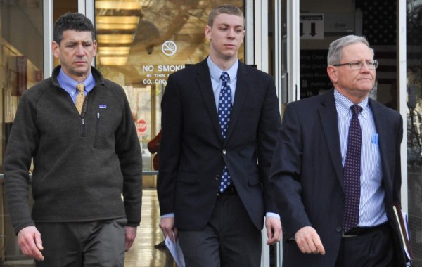 La carta del padre de un violador que enfurece a EUA