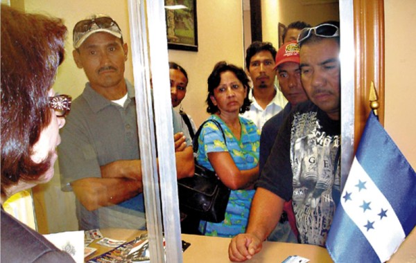 Diez días tienen hondureños para reinscribirse al TPS