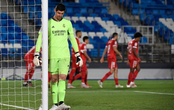 Real Madrid rescata un empate ante Sevilla con gol de Hazard en el 94, pero se le escapa el liderato de la Liga Española