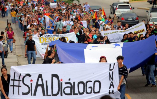 Universitarios indignados continuarán diálogo con la Unah