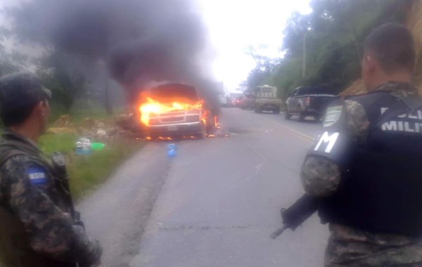 Vehículo se incendia en La Ceibita, Santa Bárbara