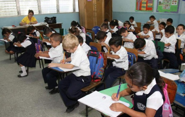 Centros educativos bilingües retomaron las clases