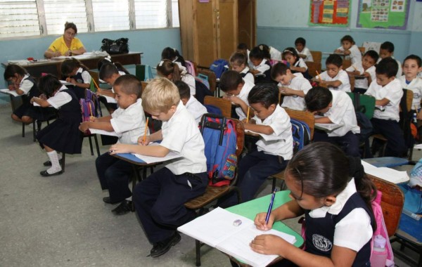 Escuelas privadas van a clases el lunes
