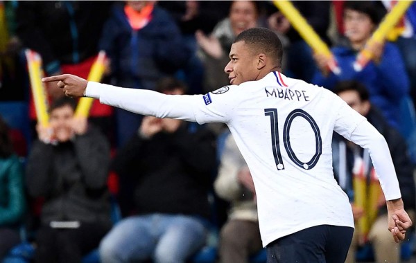 Mbappé ayudó a la victoria de Francia sobre Andorra. Foto AFP