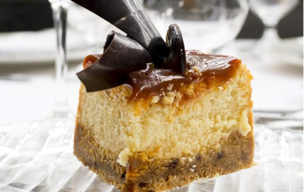Cómo elaborar un cheesecake de chocolate blanco