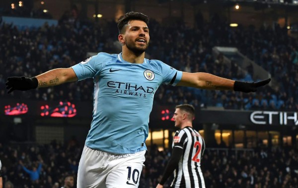 Triplete del 'Kun' Agüero distancia al Manchester City en lo más alto de la Premier League