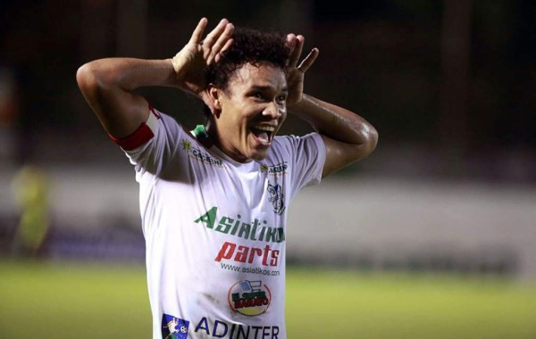 'Rambo' de León usará el 7 en el Municipal Limeño, que va por otro hondureño