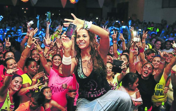 Sampedranos vibraron al ritmo de la zumba