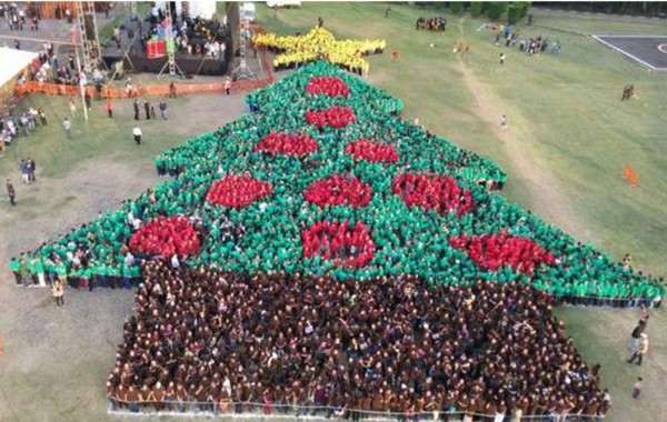 Honduras rompe récord Guinness del árbol humano de Navidad más grande del mundo