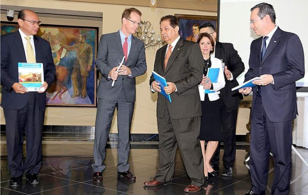 Honduras y EUA fortalecen lucha contra lavado de activos