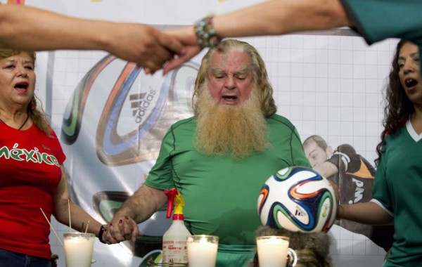 El Brujo Mayor predice que México ganará en el debut y pasará a cuartos