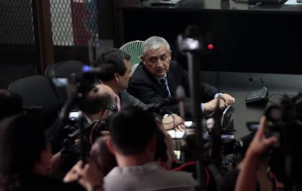 Juez vincula a Otto Pérez con red de corrupción