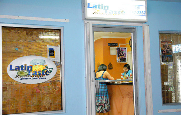 Los atractivos sueldos seducen a hondureños en Las Islas Caimán