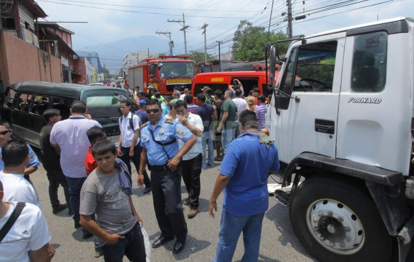 Varios heridos en colisión entre camión y un bus 'rapidito' en SPS