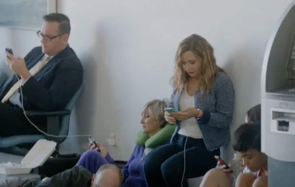 Samsung se burla de las baterías del iPhone en nuevo comercial