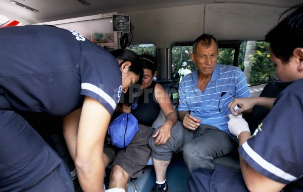 Varios heridos en colisión entre camión y un bus 'rapidito' en SPS