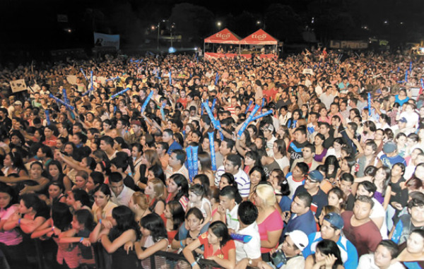 Cuatro mil cantaron con Makano