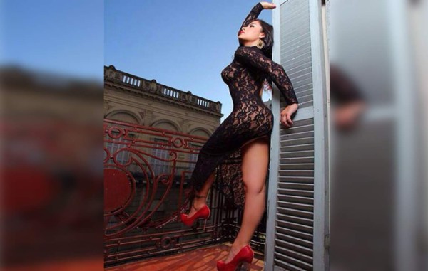 Una bomba sensual, así quedó Larissa Riquelme tras su liposucción