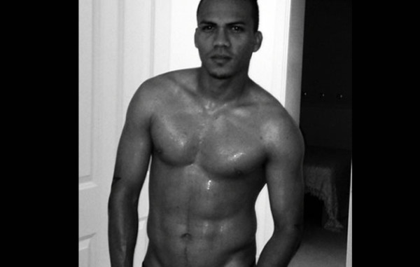 Jugador hondureño se quita la ropa en Twitter