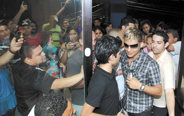 Cuatro mil cantaron con Makano