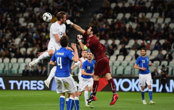 Italia e Inglaterra igualaron en un entretenido partido