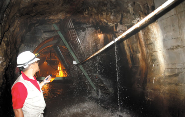 Honduras: Emergencia por fisuras en El Cajón