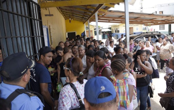 La Ceiba: 17 reclusos heridos al enfrentarse con militares