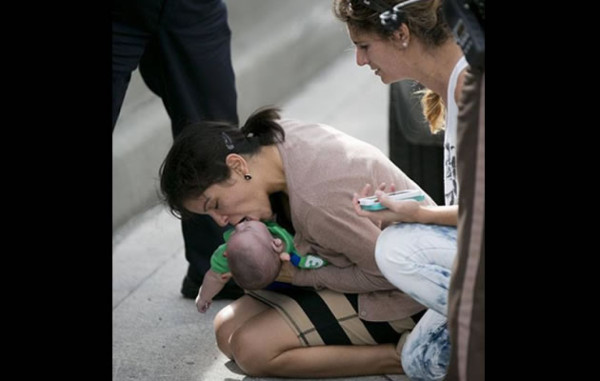 Dramática imagen de resucitación de bebé impacta en la red