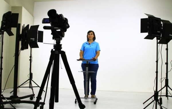 Con tecnología suplen carencia de maestros en el Técnico Alemán