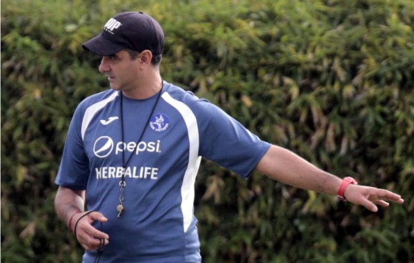 Diego Vázquez responde a César Oseguera: 'No iba a estar ni en el banco”