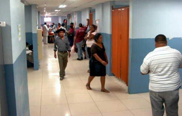 Dos asaltantes mueren en frustrado robo a tienda en La Ceiba