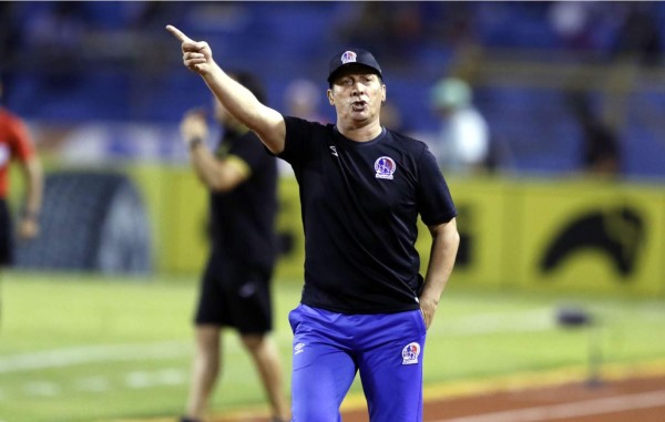 Olimpia anuncia la renovación del entrenador Pedro Troglio