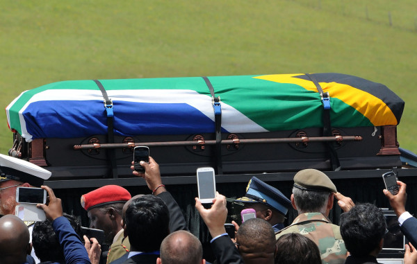 Sudafricanos y el mundo despidieron a Nelson Mandela